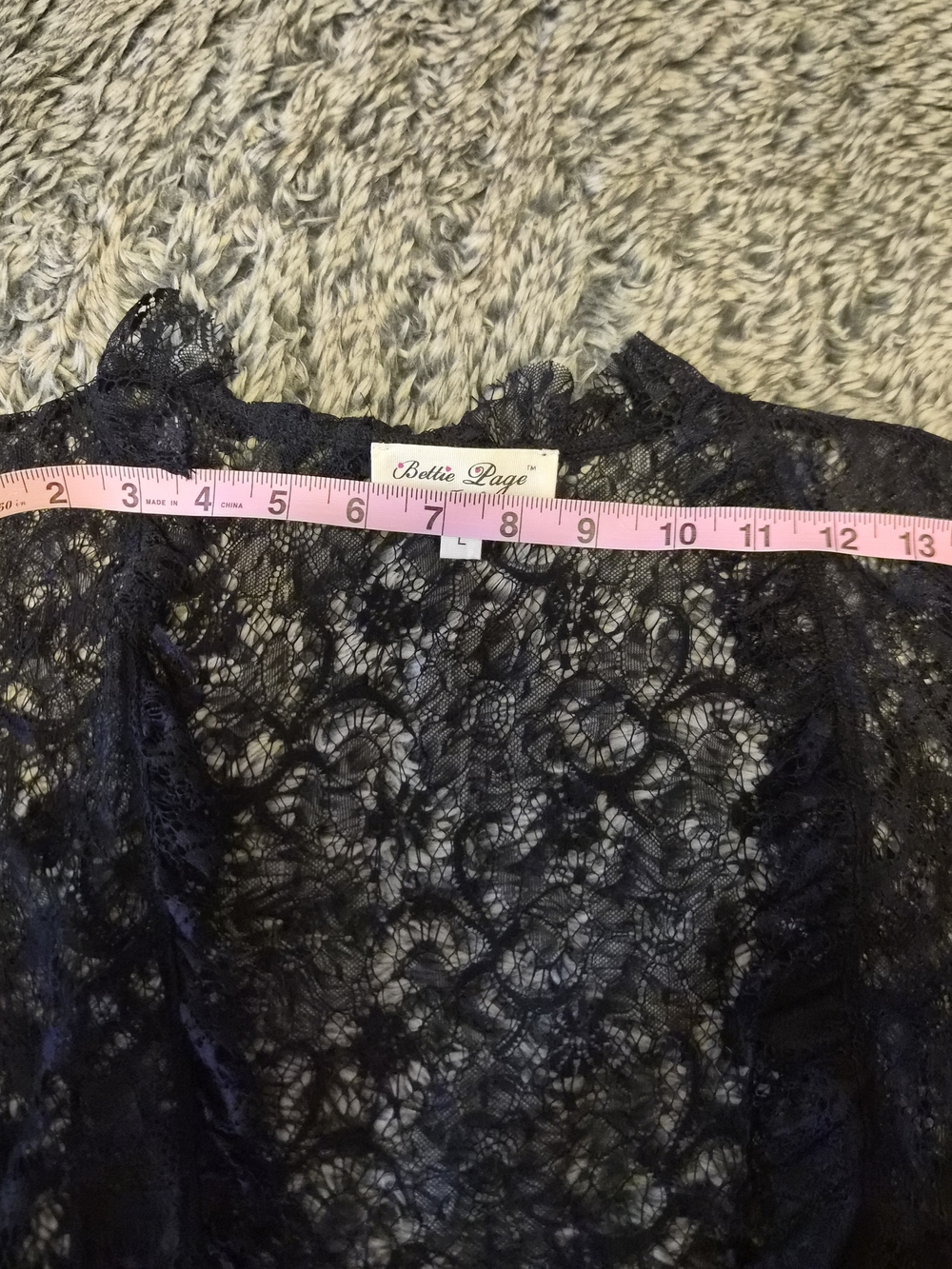 Bettie Page Cropped Lace Bolero - Picture 5 of 9